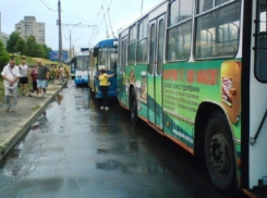 В Краснодаре из-за сильного ливня остановились троллейбусы