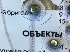 Перед днем Победы вандалы расстреляли мемориальную табличку в Новороссийске
