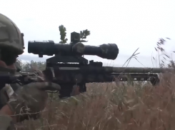 Минобороны показало кадры работы краснодарского снайпера 