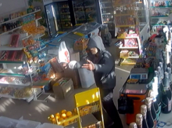 Краснодарец ограбил магазин с помощью селфи-палки