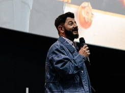 О новом проекте, про «вторую родину» и съемках в Индии: Михаил Галустян собрал армию фанатов в Краснодаре 