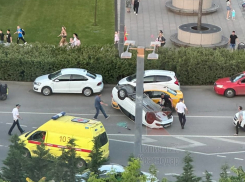 В Краснодаре машина скорой помощи попала в ДТП возле парка Галицкого