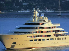 Супер-яхта Усманова за $650 млн вызвала ажиотаж в морпорту Сочи 