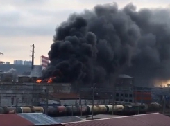 В Туапсе загорелся старый мясокомбинат 