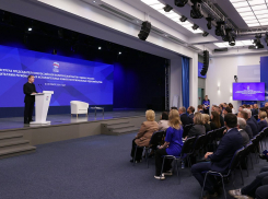 Якушев призвал институты «Единой России» объединиться для победы на выборах