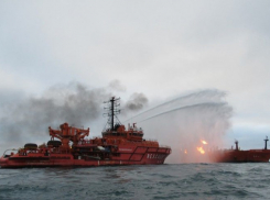  Горящие в Черном море танкеры могут отбуксировать в порты Кубани 