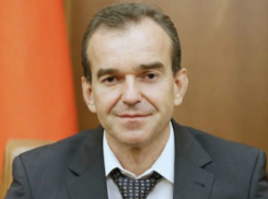 «Семью не разменять на деньги» - губернатор Кубани провел День семьи, любви и верности в храме