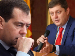 Депутат Пахолков предложил оставить чиновников без наличных денег 