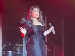 «Срамота»: краснодарцев шокировали откровенные наряды на концерте Наташи Королёвой 