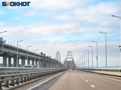 На Крымском мосту спешно перекрыли движение авто