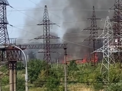 Чёрные клубы дыма заволокли город: в Краснодаре большой пожар в промзоне