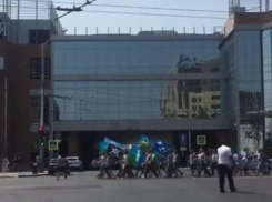 ВДВ Краснодара прошли маршем по улице Красной