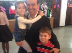 Вениамин Кондратьев сходил с детьми на цирковое шоу