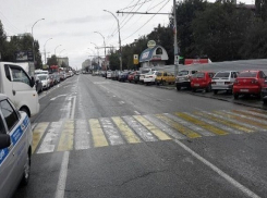 В Краснодаре автомобиль сбил девушку с 6-месячным ребенком 