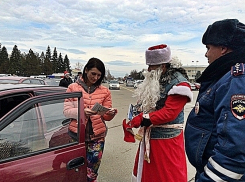 Дед Мороз заступил на дежурство с сотрудниками ГИБДД Кубани