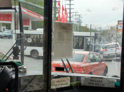 «Чудо-водитель»: автобус парализовал движение в Сочи