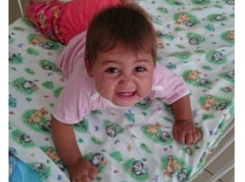 В Краснодаре на улице нашли маленькую девочку