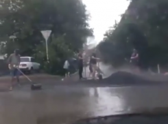  Уложенный во время дождя асфальт в Краснодаре постелят еще раз 