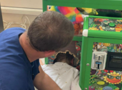 Ребенок застрял головой в автомате с игрушками в Краснодарском крае