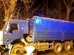 В страшном ДТП с двумя грузовиками на Кубани погибли 20-летние парень и девушка