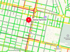 Улица Тургенева в Краснодаре встала в 10-балльную пробку