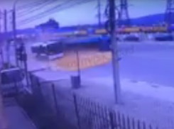 В Новороссийске с дороги собирают несколько десятков тонн зерна 