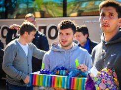 В Армавире «Торпедо» привезло подарки детям-инвалидам