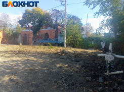 В Краснодаре на Всесвятском кладбище снесли памятник архитектуры XIX века