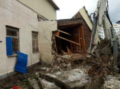 В Новороссийске снесли самострой, несмотря на упорное противостояние хозяев