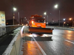 Не выезжать на летней резине и соблюдать скорость: в Краснодаре опасаются гололедицы на дорогах