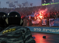 СМИ: полицейский сломал ногу фанату «Зенита» после матча с «Краснодаром»