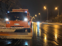 Снег на Кубани завалил дороги и парализовал движение 