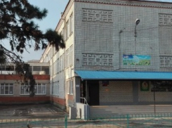 В Краснодарском крае 13-летний мальчик во время перемены выпал из окна школы