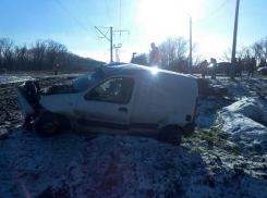 Стали известны подробности столкновения фургона с поездом 