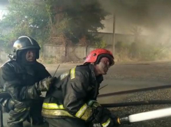 В Краснодаре из-за замыкания проводки загорелось здание