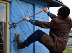  Два приятеля в Лабинском районе украли холодильник в надежде, что в нем спрятана бутылка 