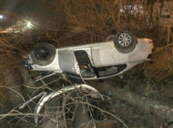 В Новороссийске «Фольксваген» слетел с моста