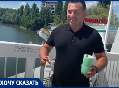 «Мне объяснили местные, что это традиция», - гость Краснодара о надписи на Мосту Поцелуев