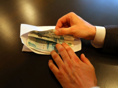 Почти 98% краснодарцев не сообщают о взятках, но клянут коррупцию