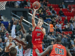 Краснодарца не пустили на баскетбольный матч из-за майки с надписью «Навальный»