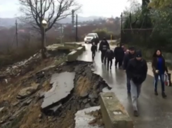  Администрация Сочи пообещала починить обвалившуюся дорогу 