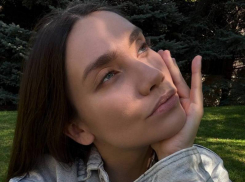 «Выбираю комфорт»: жена футболиста Смолова о воспитании дочери с помощью нянь и родственников