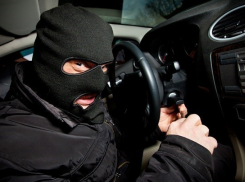 На Кубани двое мужчин в масках «обчистили» хозяйственный магазин 