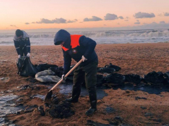 Прекратился выброс мазута на пляжи Краснодарского края