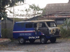 В Сочи вместе с посылками сгорела машина «Почты России»
