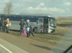 В Краснодарском крае в серьезное ДТП попал пассажирский автобус