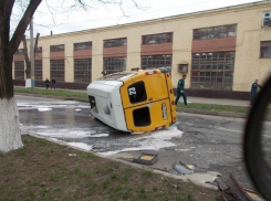 Пассажирская маршрутка влетела в иномарку в Краснодарском крае