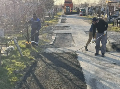 В Краснодаре в преддверии Пасхи и Радоницы отремонтируют дороги на кладбищах