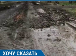  Грузовики превратили дорогу в непролазное болото в Новотитаровской 