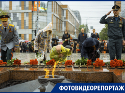 Ветеран на коленях у Вечного огня и Иисус Христос в «Бессмертном полку»: Краснодар отметил День Победы
